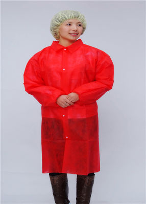 Robe protectrice jetable microporeuse rouge du collier 106cm de chemise